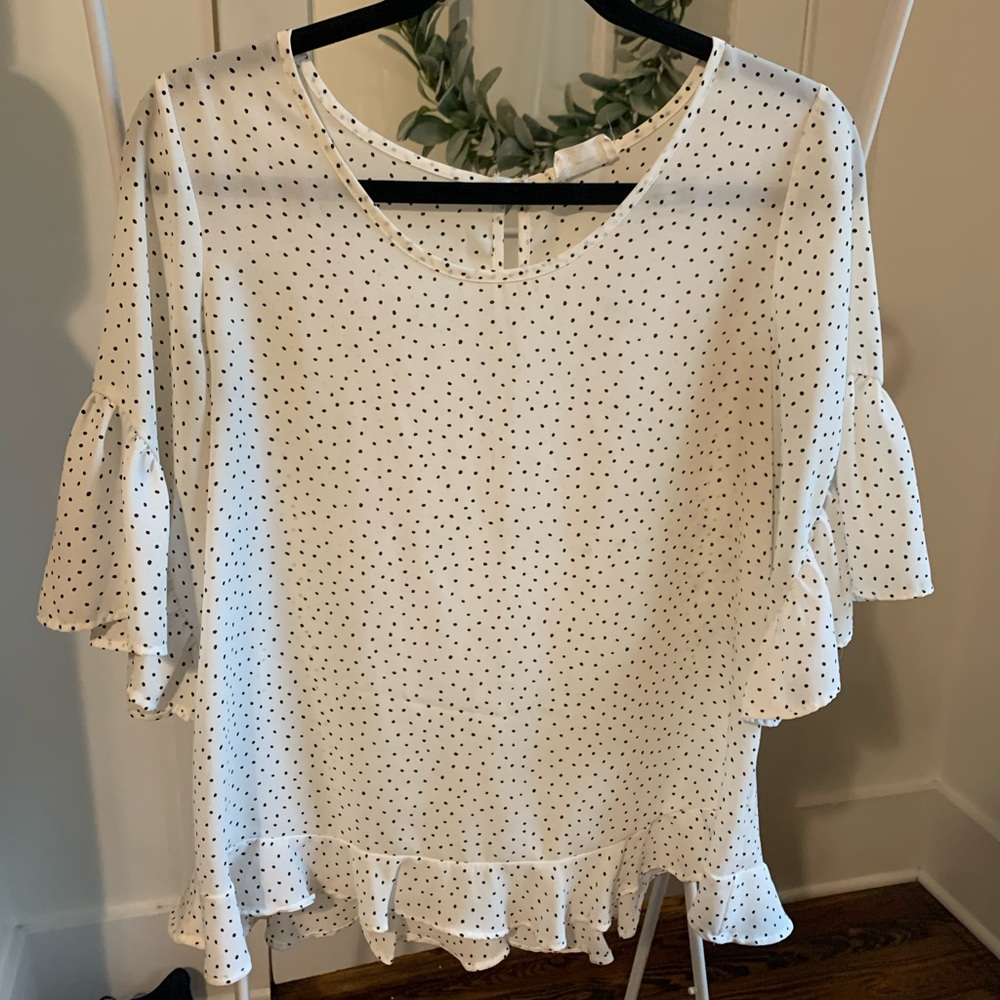 Polka dot blouse with ruffled sleeves